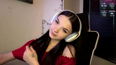 Snapshot of roxiepiurkowski chatting on 03-26-26, 02:22 Hana online show from 03-26-26, 02:22