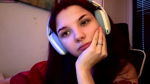 Snapshot of roxiepiurkowski chatting on 04-01-26, 02:36 Hana online show from 04-01-26, 02:36