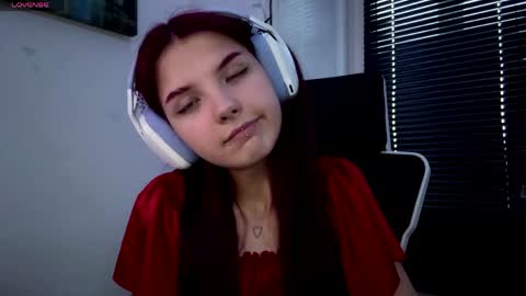 Snapshot of roxiepiurkowski chatting on 04-09-26, 02:55 Hana online show from 04-09-26, 02:55