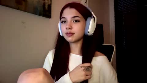 Snapshot of roxiepiurkowski chatting on 04-13-26, 04:12 Hana online show from 04-13-26, 04:12