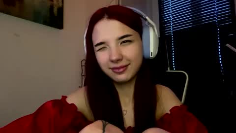 Snapshot of roxiepiurkowski chatting on 04-16-26, 03:35 Hana online show from 04-16-26, 03:35