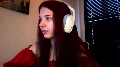 Snapshot of roxiepiurkowski chatting on 04-29-26, 03:27 Hana online show from 04-29-26, 03:27