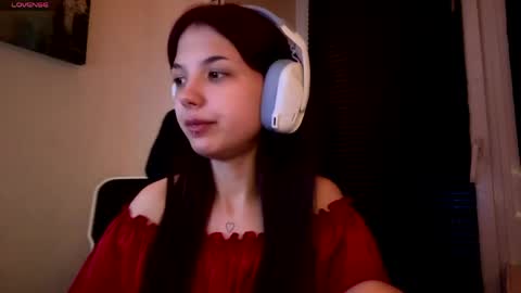Snapshot of roxiepiurkowski chatting on 04-29-26, 05:30 Hana online show from 04-29-26, 05:30