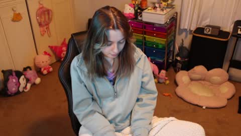 Snapshot of roxiethefox chatting on 09-27-25, 12:10 roxie online show from 09-27-25, 12:10