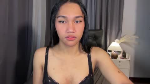 roxiethogersen online show from 07-14-26, 10:21