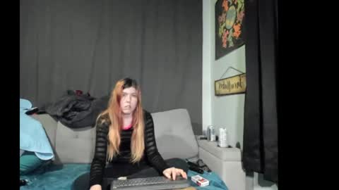 roxihazeleyes online show from 10-31-25, 03:29