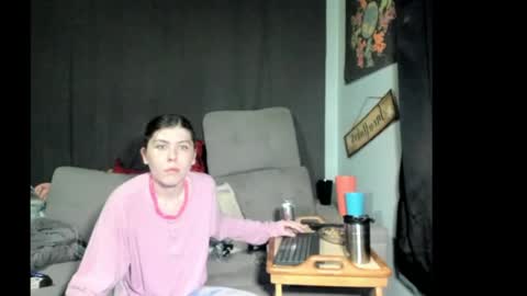 Snapshot of roxihazeleyes chatting on 05-21-26, 01:29 roxihazeleyes online show from 05-21-26, 01:29