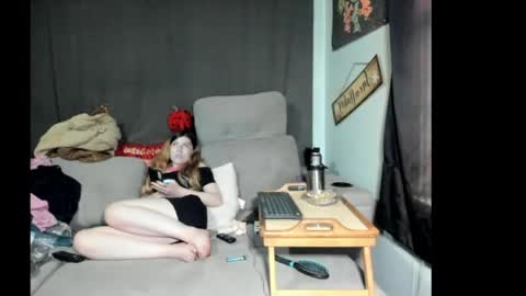 Snapshot of roxihazeleyes chatting on 05-26-26, 02:13 roxihazeleyes online show from 05-26-26, 02:13