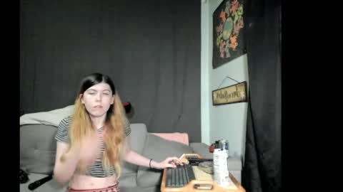 Snapshot of roxihazeleyes chatting on 06-04-26, 11:49 roxihazeleyes online show from 06-04-26, 11:49