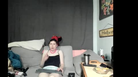 Snapshot of roxihazeleyes chatting on 06-05-26, 01:17 roxihazeleyes online show from 06-05-26, 01:17