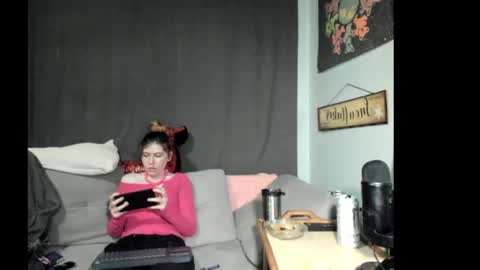 Snapshot of roxihazeleyes chatting on 06-06-26, 01:38 roxihazeleyes online show from 06-06-26, 01:38