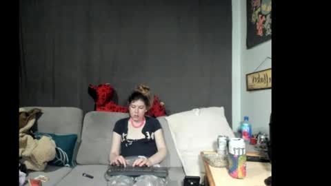 Snapshot of roxihazeleyes chatting on 06-08-26, 01:28 roxihazeleyes online show from 06-08-26, 01:28