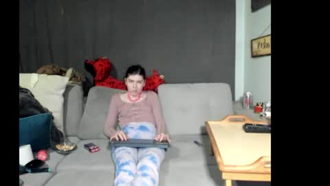 Snapshot of roxihazeleyes chatting on 06-08-26, 02:39 roxihazeleyes online show from 06-08-26, 02:39