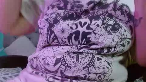 roxiie online show from 11-17-25, 02:23