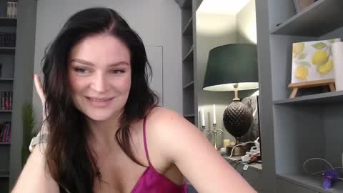 Snapshot of roxxiejet chatting on 10-14-25, 08:37 roxxiejet online show from 10-14-25, 08:37