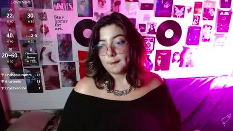 Snapshot of roxy_f_w chatting on 05-27-26, 01:57 Roxana online show from 05-27-26, 01:57