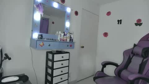 Roxy online show from 05-17-26, 01:58