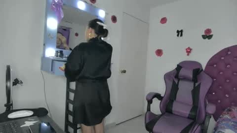 Roxy online show from 05-18-26, 01:56