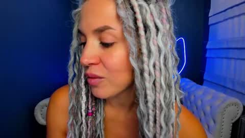 Roxy online show from 09-16-25, 02:01