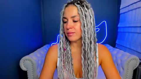 Roxy online show from 09-17-25, 01:18