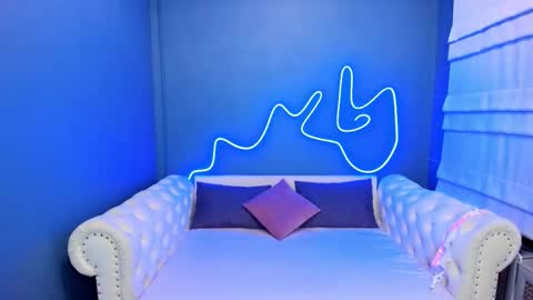 Roxy online show from 10-21-25, 01:39