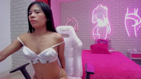 Snapshot of roxy_pocket chatting on 01-07-26, 01:57 roxy_pocket online show from 01-07-26, 01:57