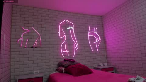 Snapshot of roxy_pocket chatting on 01-09-26, 12:52 roxy_pocket online show from 01-09-26, 12:52