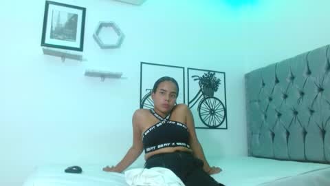 roxy_stone1 online show from 03-01-25, 01:53