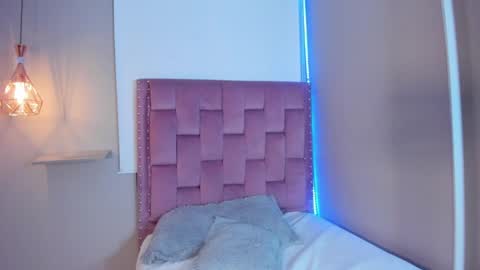 roxy_stone1 online show from 04-09-26, 07:30