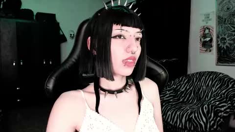 Snapshot of roxy_toxic chatting on 02-04-26, 01:11 Roxy Independient model Help me to reach 50 thumbs up online show from 02-04-26, 01:11