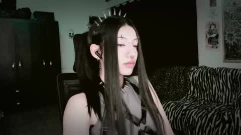 Snapshot of roxy_toxic chatting on 03-28-26, 12:54 Roxy Independient model Help me to reach 50 thumbs up online show from 03-28-26, 12:54