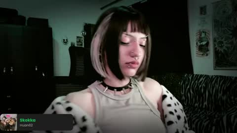 Snapshot of roxy_toxic chatting on 05-15-26, 11:01 Roxy Independient model Help me to reach 50 thumbs up online show from 05-15-26, 11:01