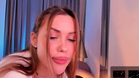 Roxy follow me online show from 03-06-25, 04:38
