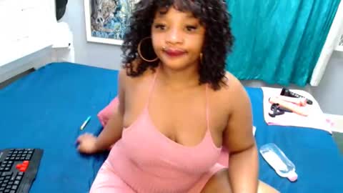 Snapshot of roxyluvxxx chatting on 02-12-26, 11:11 ROXYLUVXXX online show from 02-12-26, 11:11