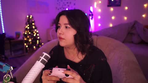 Snapshot of roxysuh chatting on 12-11-24, 05:53 roxysuh online show from 12-11-24, 05:53