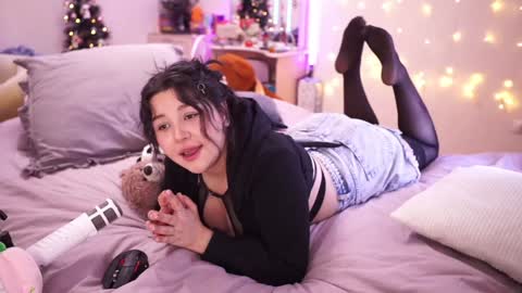 Snapshot of roxysuh chatting on 12-22-24, 06:39 roxysuh online show from 12-22-24, 06:39