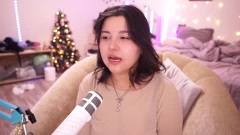 Snapshot of roxysuh chatting on 12-24-24, 12:44 roxysuh online show from 12-24-24, 12:44