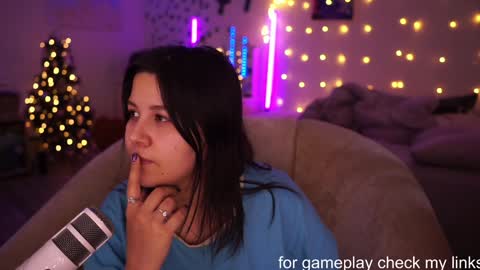 Snapshot of roxysuh chatting on 01-22-25, 08:51 roxysuh online show from 01-22-25, 08:51