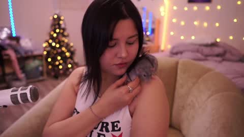 Snapshot of roxysuh chatting on 01-28-25, 03:15 roxysuh online show from 01-28-25, 03:15