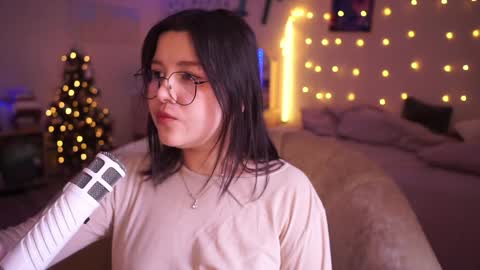 Snapshot of roxysuh chatting on 02-02-25, 05:21 roxysuh online show from 02-02-25, 05:21