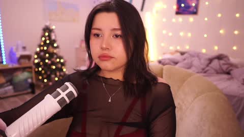 Snapshot of roxysuh chatting on 02-03-25, 05:51 roxysuh online show from 02-03-25, 05:51