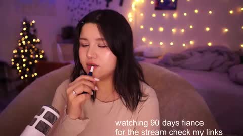 Snapshot of roxysuh chatting on 02-28-25, 10:41 roxysuh online show from 02-28-25, 10:41