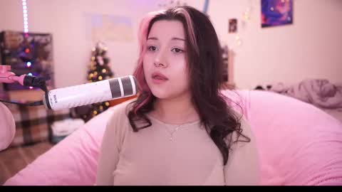 Snapshot of roxysuh chatting on 09-11-25, 07:08 roxysuh online show from 09-11-25, 07:08