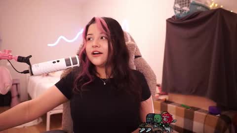 Snapshot of roxysuh chatting on 09-27-25, 07:13 roxysuh online show from 09-27-25, 07:13