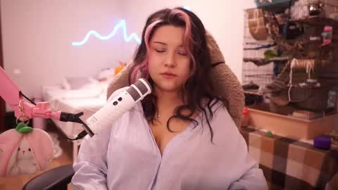 Snapshot of roxysuh chatting on 09-29-25, 07:46 roxysuh online show from 09-29-25, 07:46