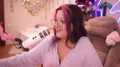 Snapshot of roxysuh chatting on 10-18-25, 07:42 roxysuh online show from 10-18-25, 07:42