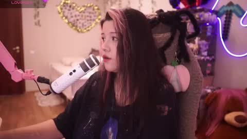 Snapshot of roxysuh chatting on 10-26-25, 10:21 roxysuh online show from 10-26-25, 10:21