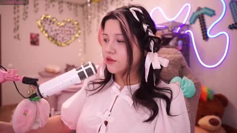 Snapshot of roxysuh chatting on 11-17-25, 07:14 roxysuh online show from 11-17-25, 07:14