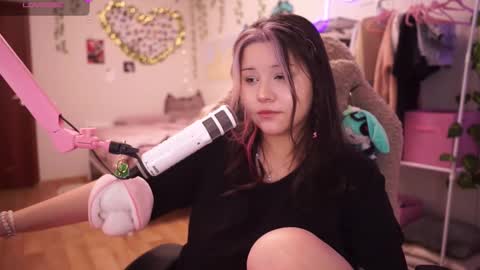 Snapshot of roxysuh chatting on 12-01-25, 07:46 roxysuh online show from 12-01-25, 07:46