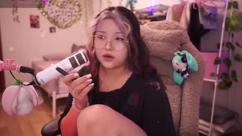 Snapshot of roxysuh chatting on 12-02-25, 07:47 roxysuh online show from 12-02-25, 07:47